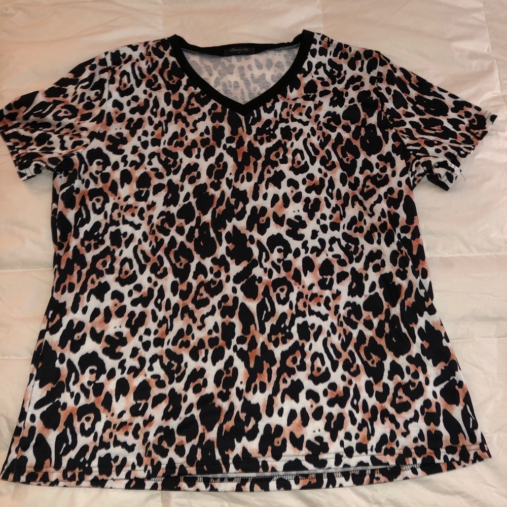 Leopard print v neck
